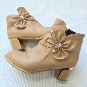 Light Brown Ankle Boot Low Heel Rhinestone Bow Gold Detail Women's 7  EU39